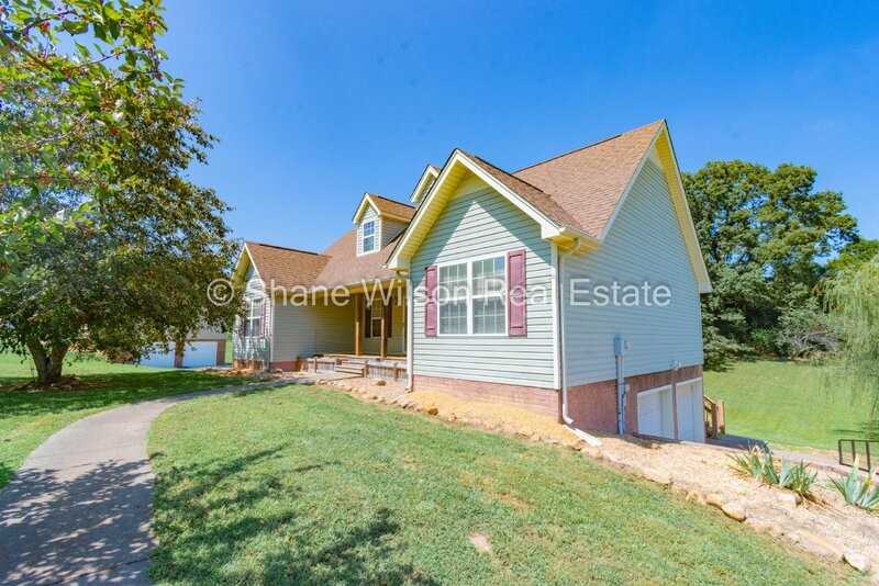 330 Farmingdale Pl Se - Photo 2 of 14