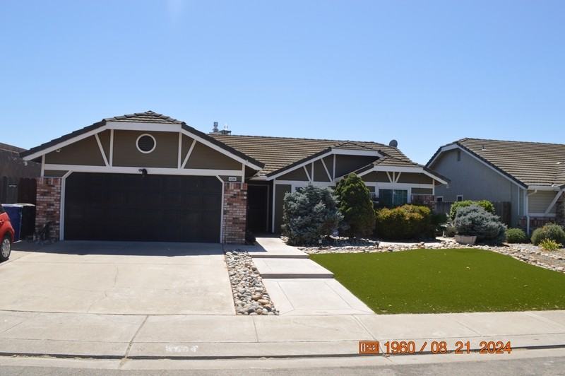 4504 Trowbridge Ln - Photo 2 of 31