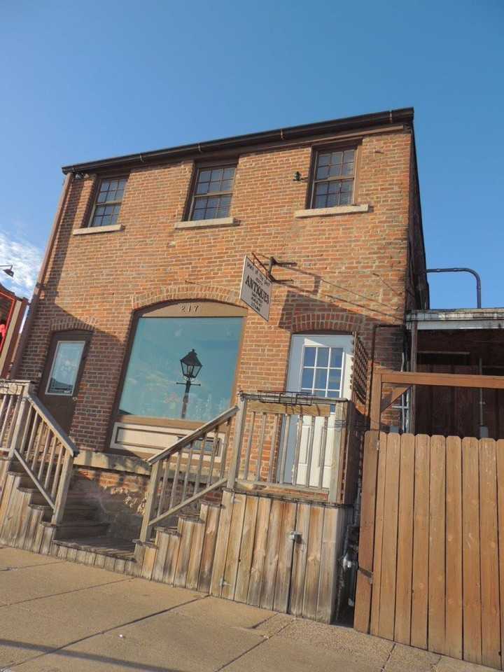 217 N Main St - Photo 2 of 21