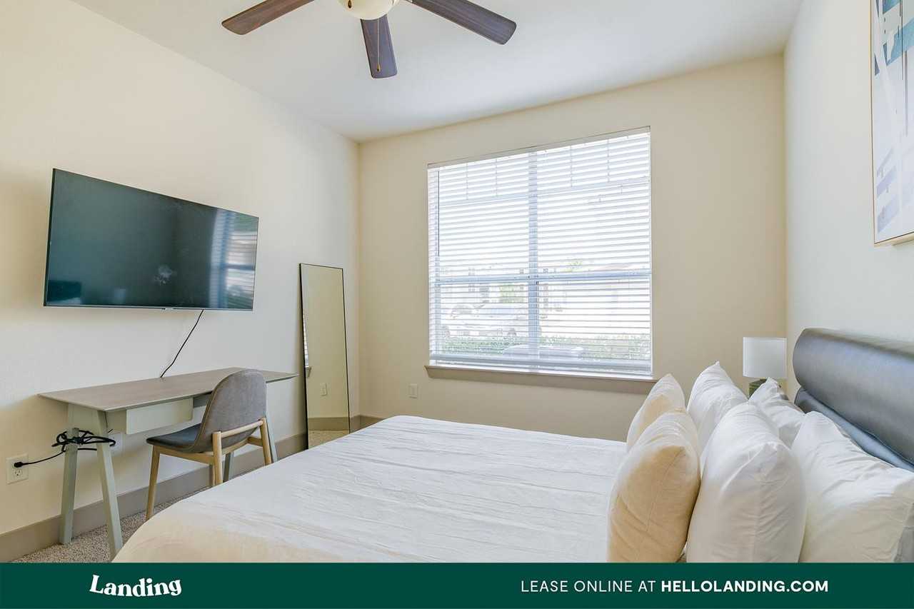 4115 Louetta Rd - Photo 4 of 50