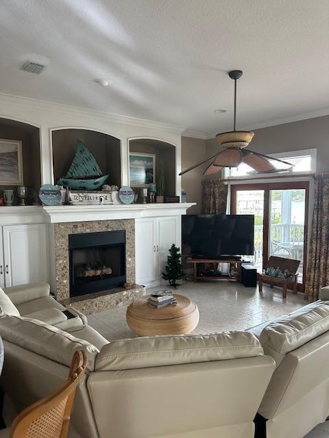 1405 Riverside Dr - Photo 2 of 21