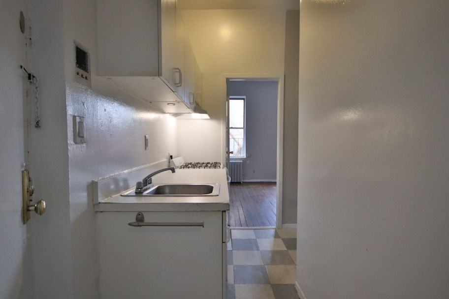 543 E 5th St #10 - Photo 2 of 7