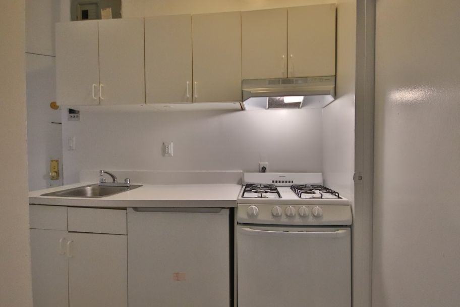 543 E 5th St #10 - Photo 3 of 7