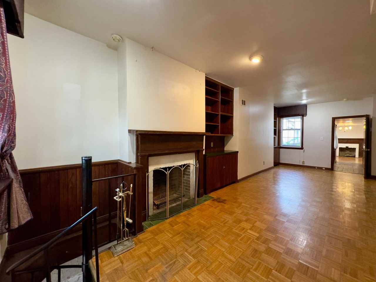 331 S Ann St - Photo 5 of 46