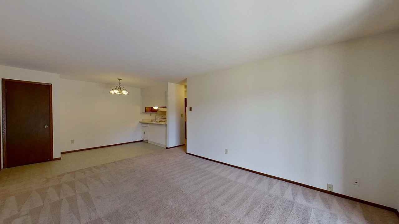 N76W14601 Market Dr - Photo 7 of 18