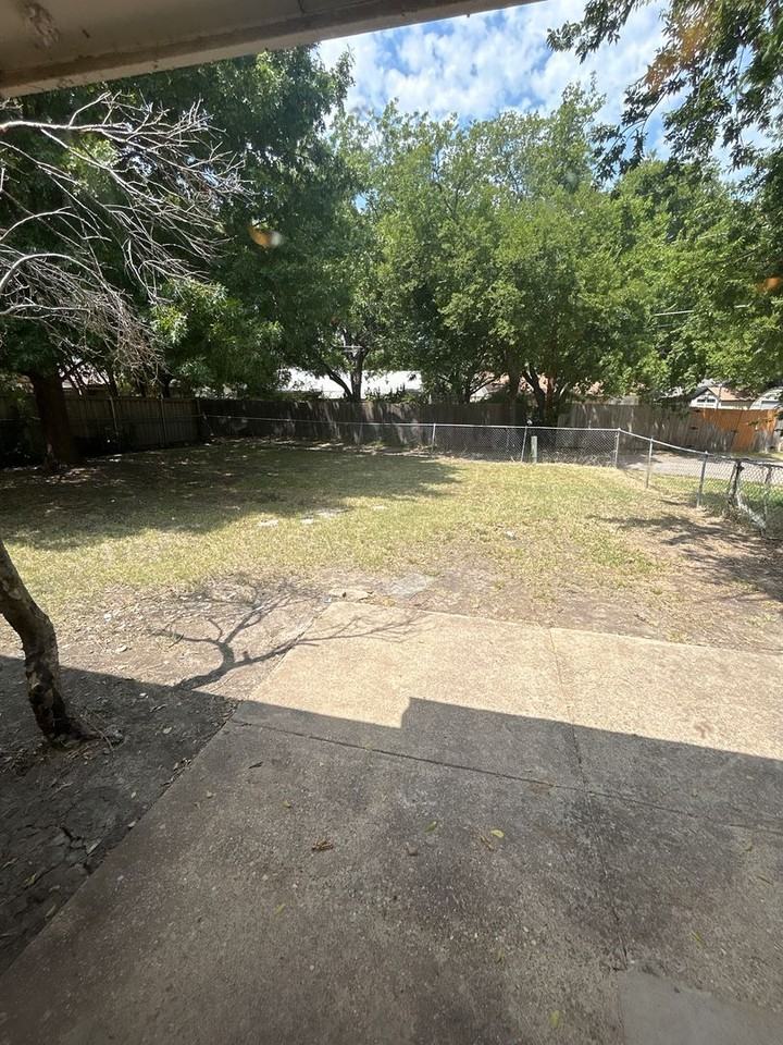 318 Glendale Dr - Photo 3 of 14