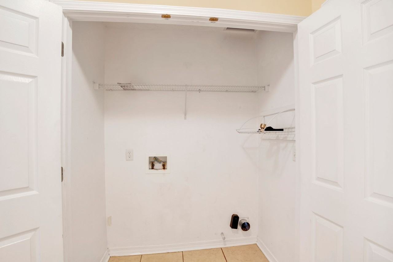 6246 Cottage Woods Dr - Photo 3 of 11