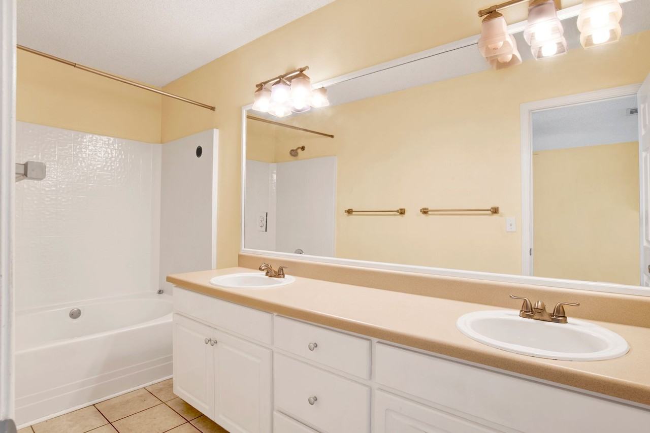 6246 Cottage Woods Dr - Photo 5 of 11