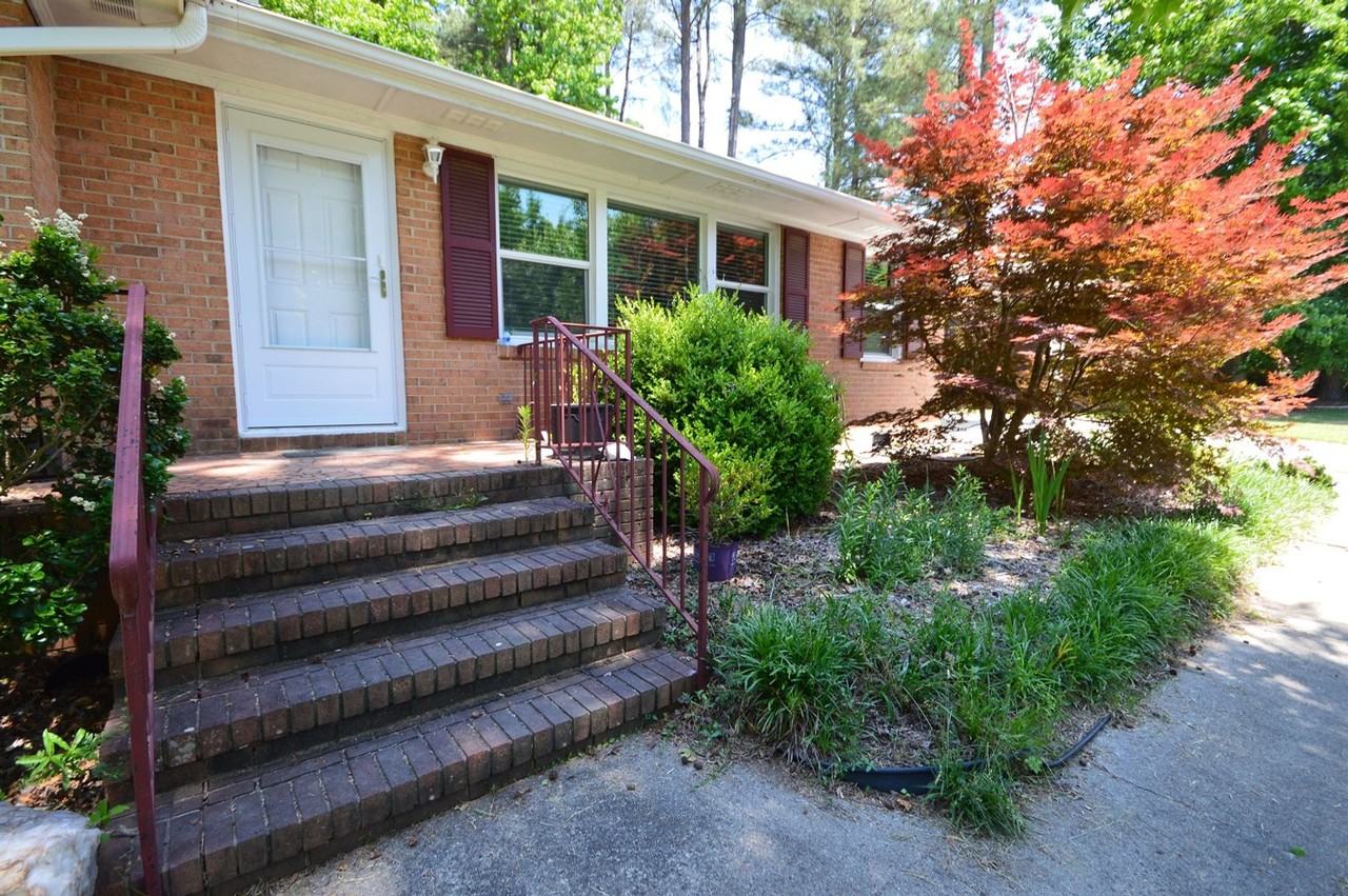 304 Arrundale Dr - Photo 3 of 23