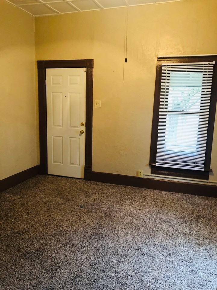 922 N Webster St #1 - Photo 2 of 11