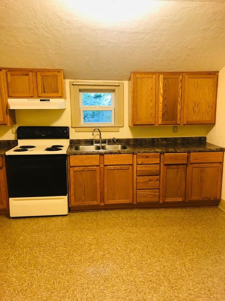 922 N Webster St #1 - Photo 3 of 11