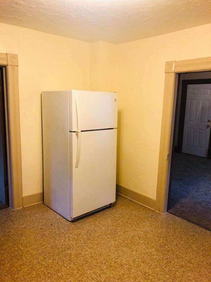 922 N Webster St #1 - Photo 4 of 11