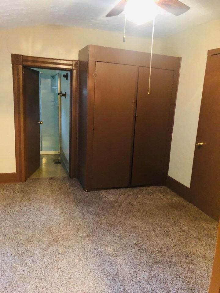 922 N Webster St #1 - Photo 6 of 11