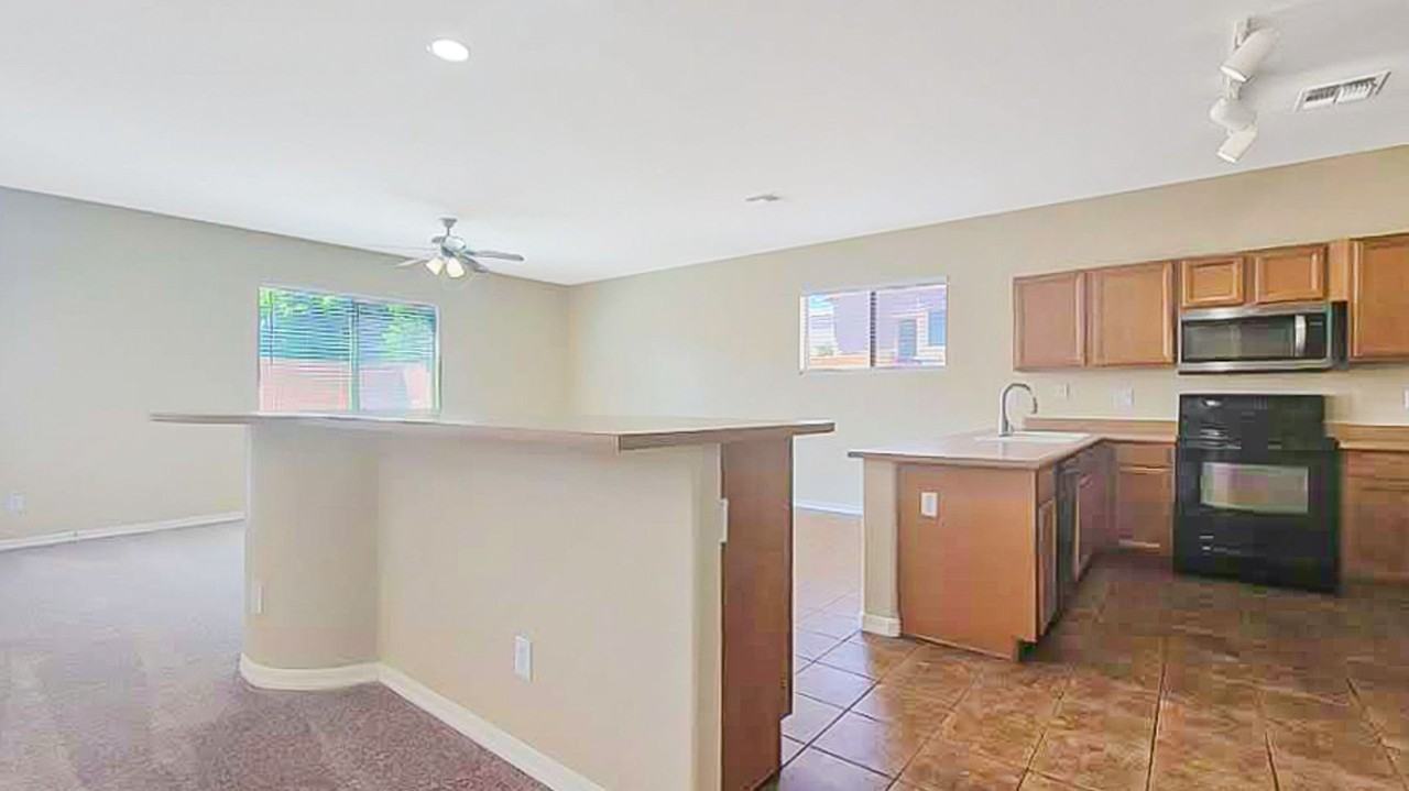 17605 W Crocus Dr - Photo 3 of 24