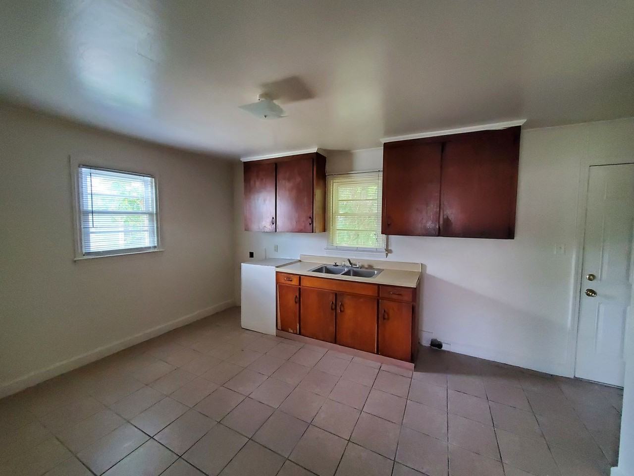 1516 Perkins St - Photo 2 of 5