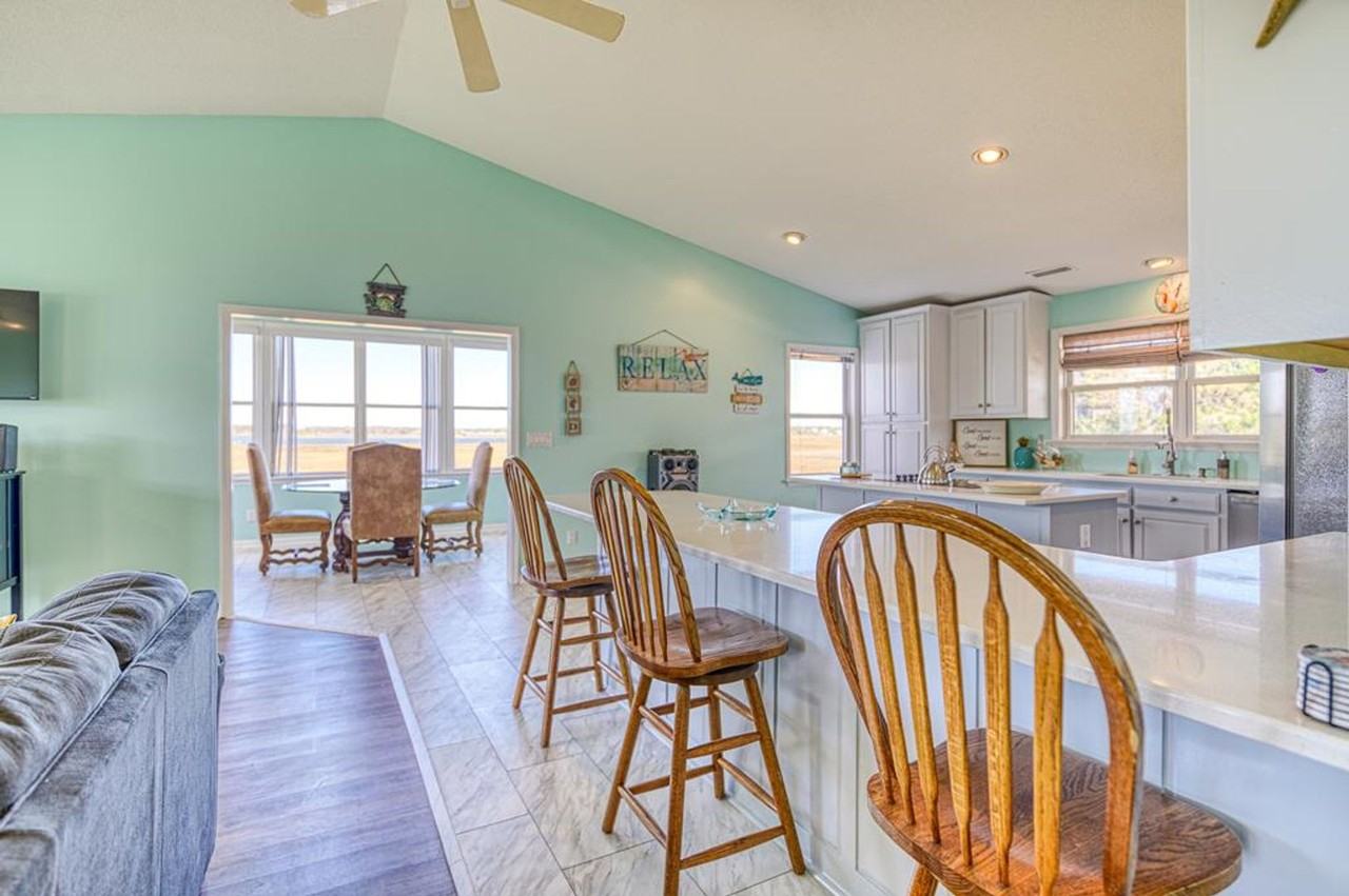 1135 S Topsail Dr - Photo 2 of 31