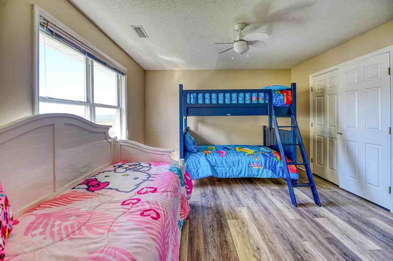 1135 S Topsail Dr - Photo 3 of 31