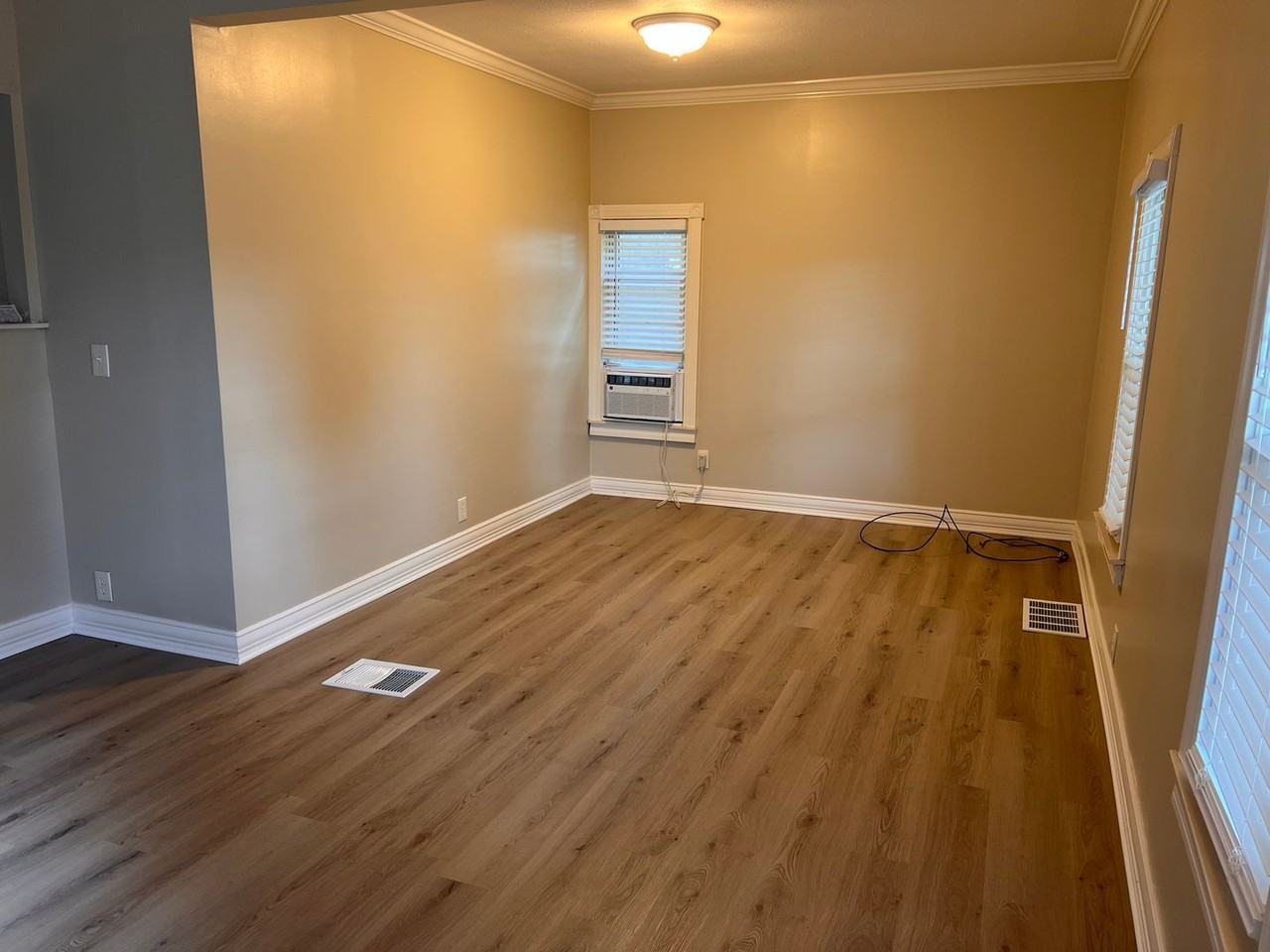 3430 Pershing St - Photo 3 of 13