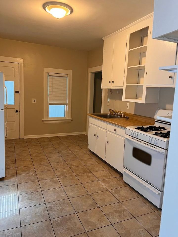 3430 Pershing St - Photo 4 of 13