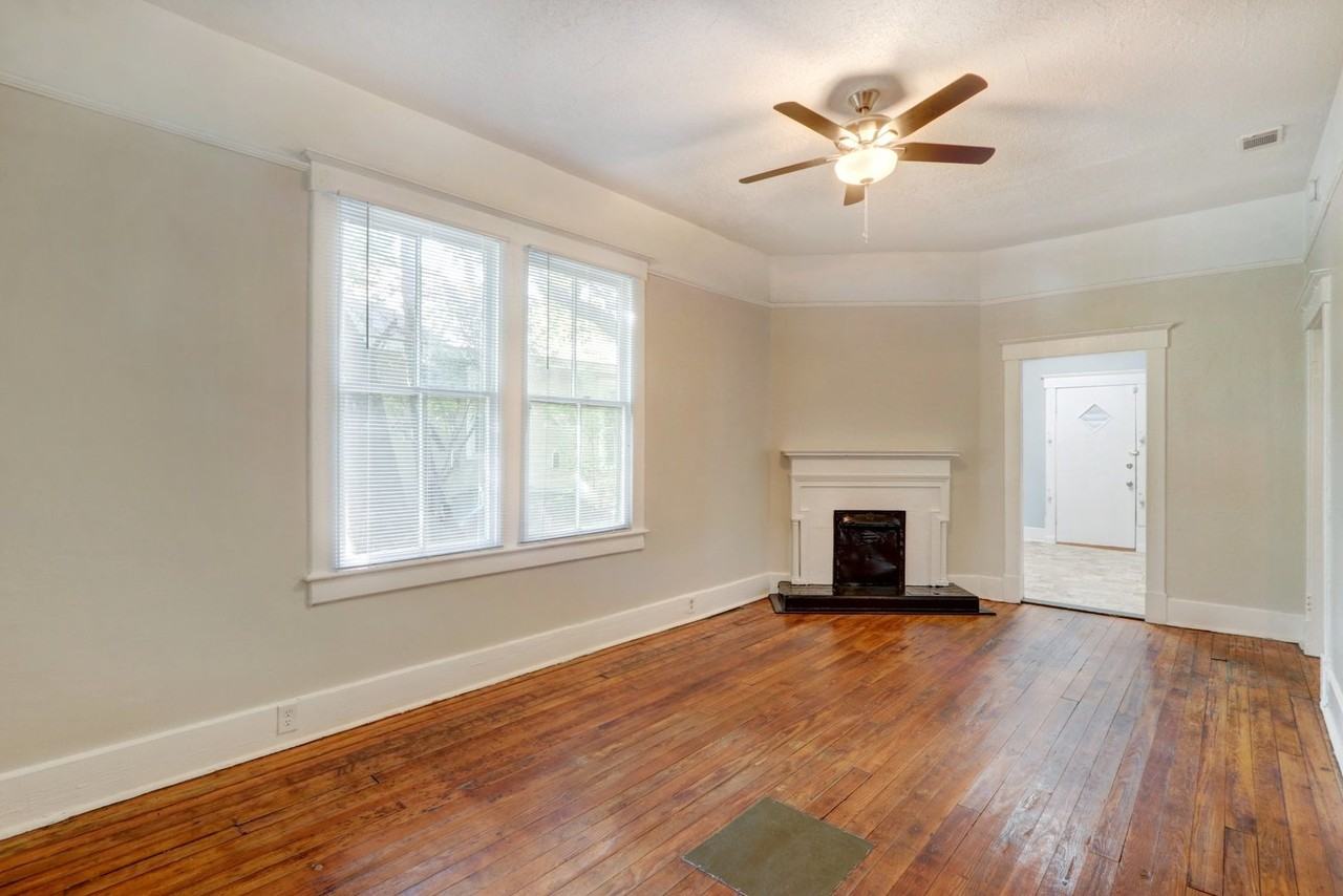 706 E 34th St - Photo 2 of 26