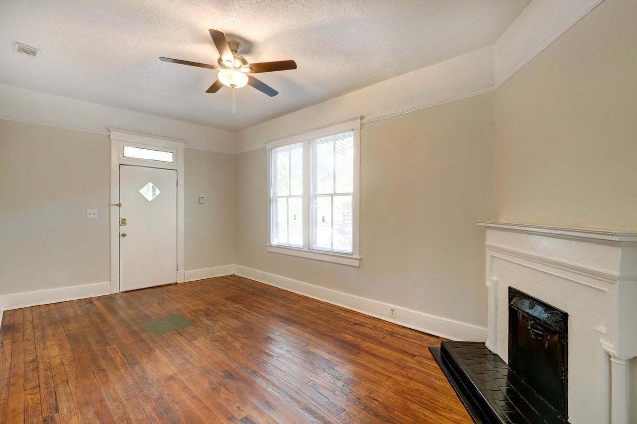 706 E 34th St - Photo 4 of 26