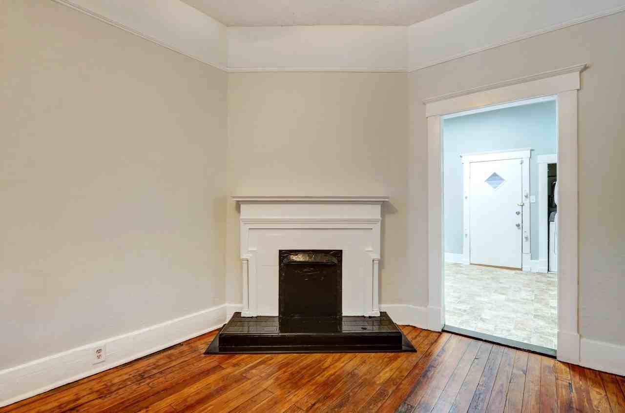 706 E 34th St - Photo 5 of 26