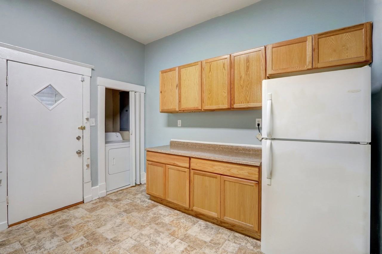 706 E 34th St - Photo 7 of 26
