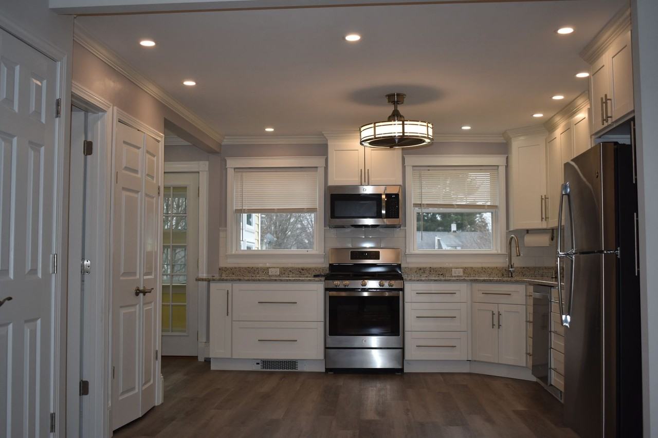 283 Sutton St - Photo 3 of 25
