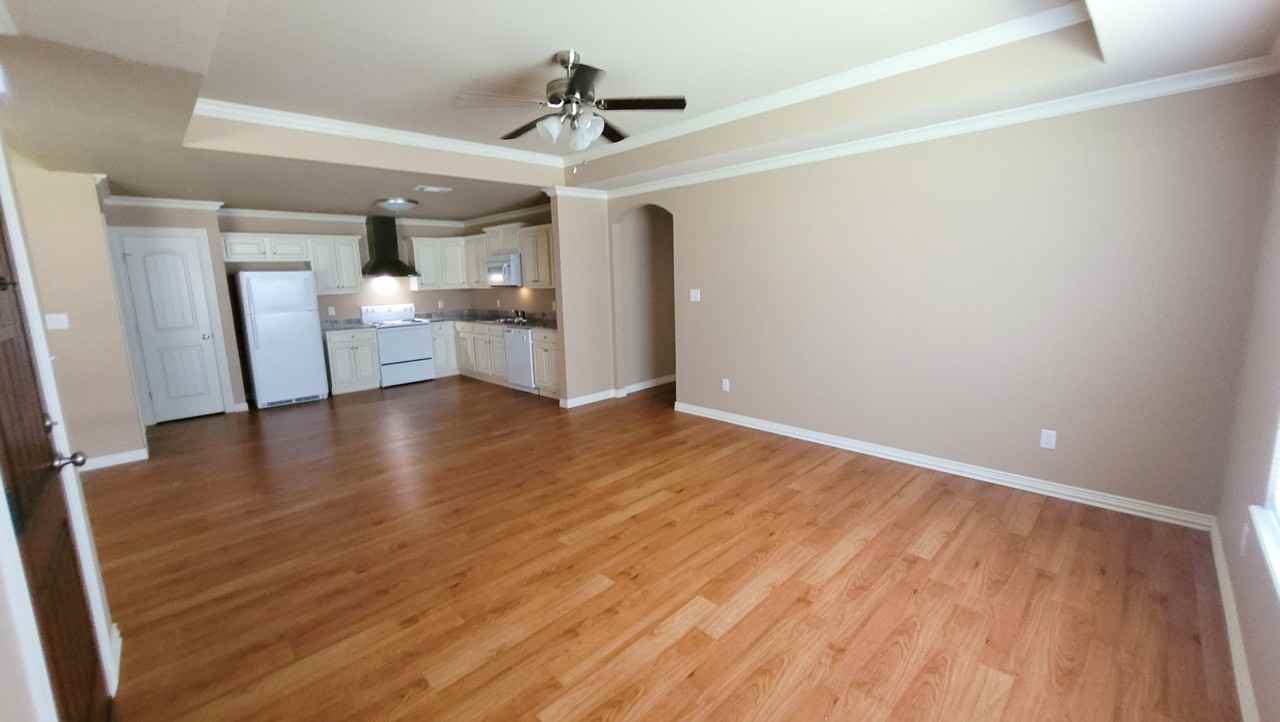 1210 Mesa Dr - Photo 3 of 15