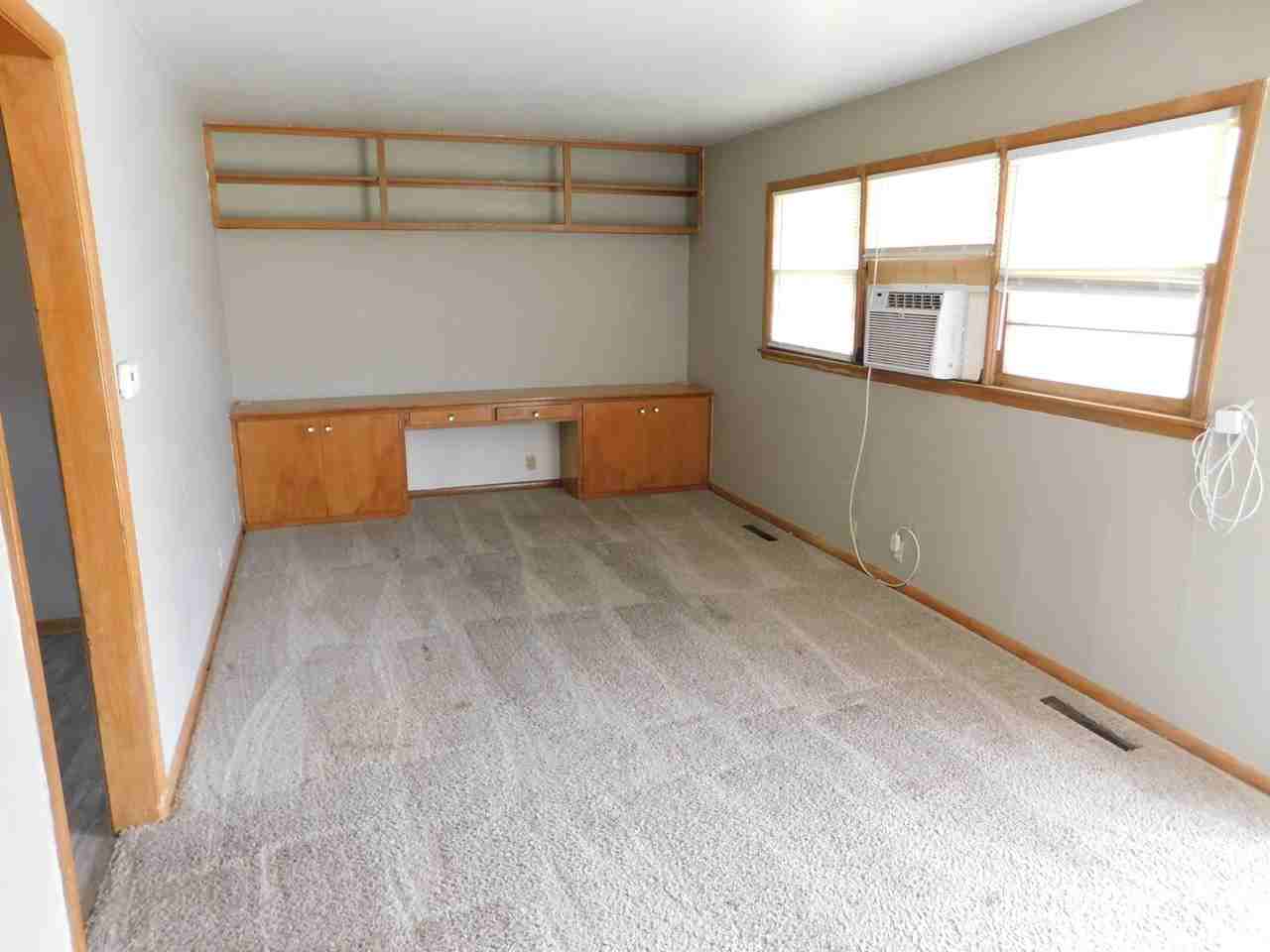 1621 Socony St - Photo 2 of 11