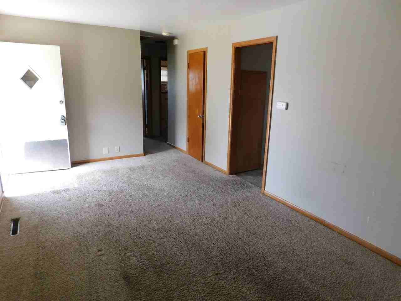 1621 Socony St - Photo 3 of 11