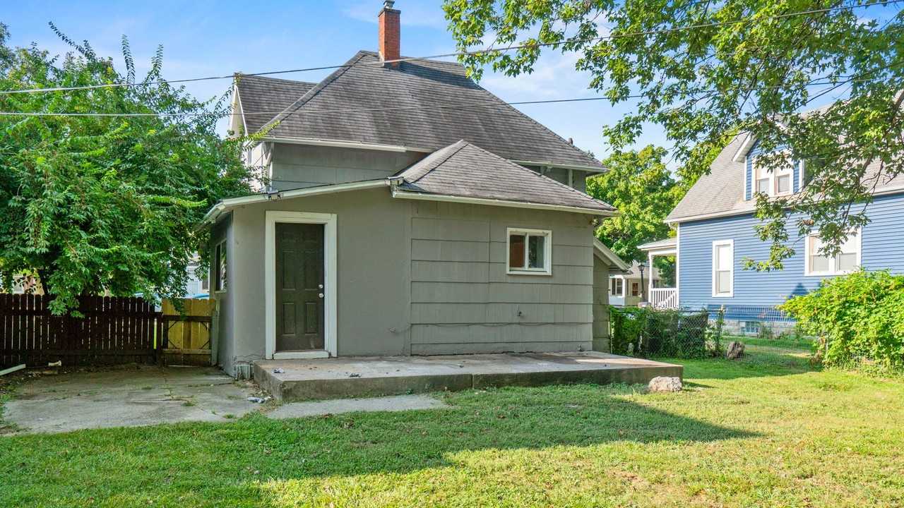 1340 Park Ave - Photo 2 of 35