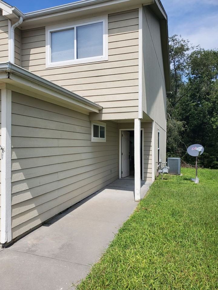 2516 Deerfield Blvd - Photo 2 of 28
