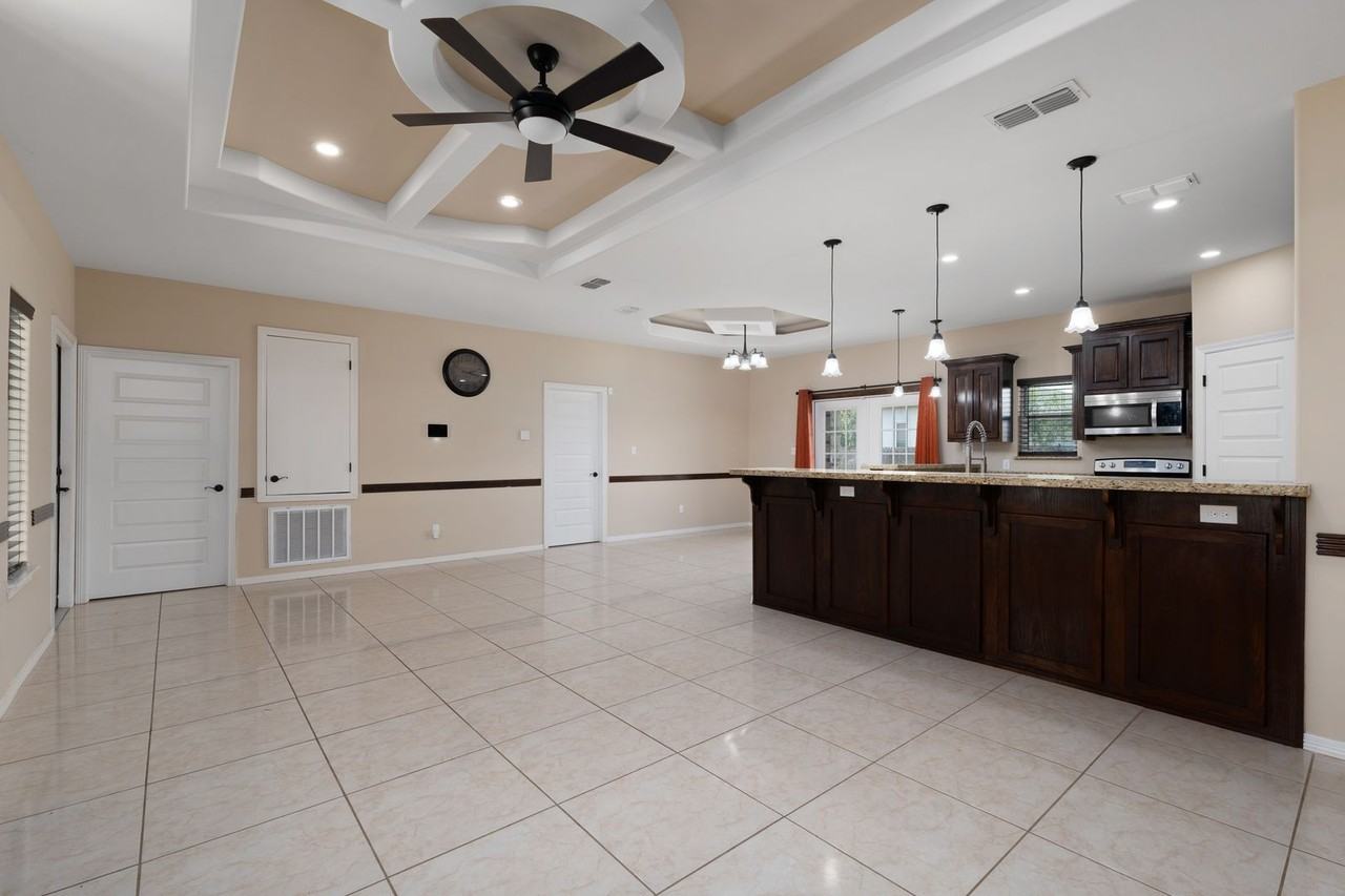 409 S Tamm Ln - Photo 3 of 22