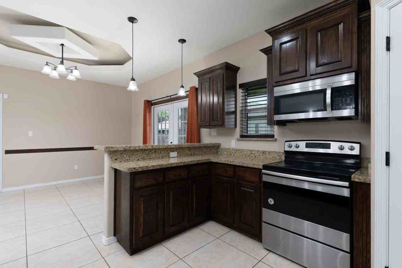 409 S Tamm Ln - Photo 5 of 22