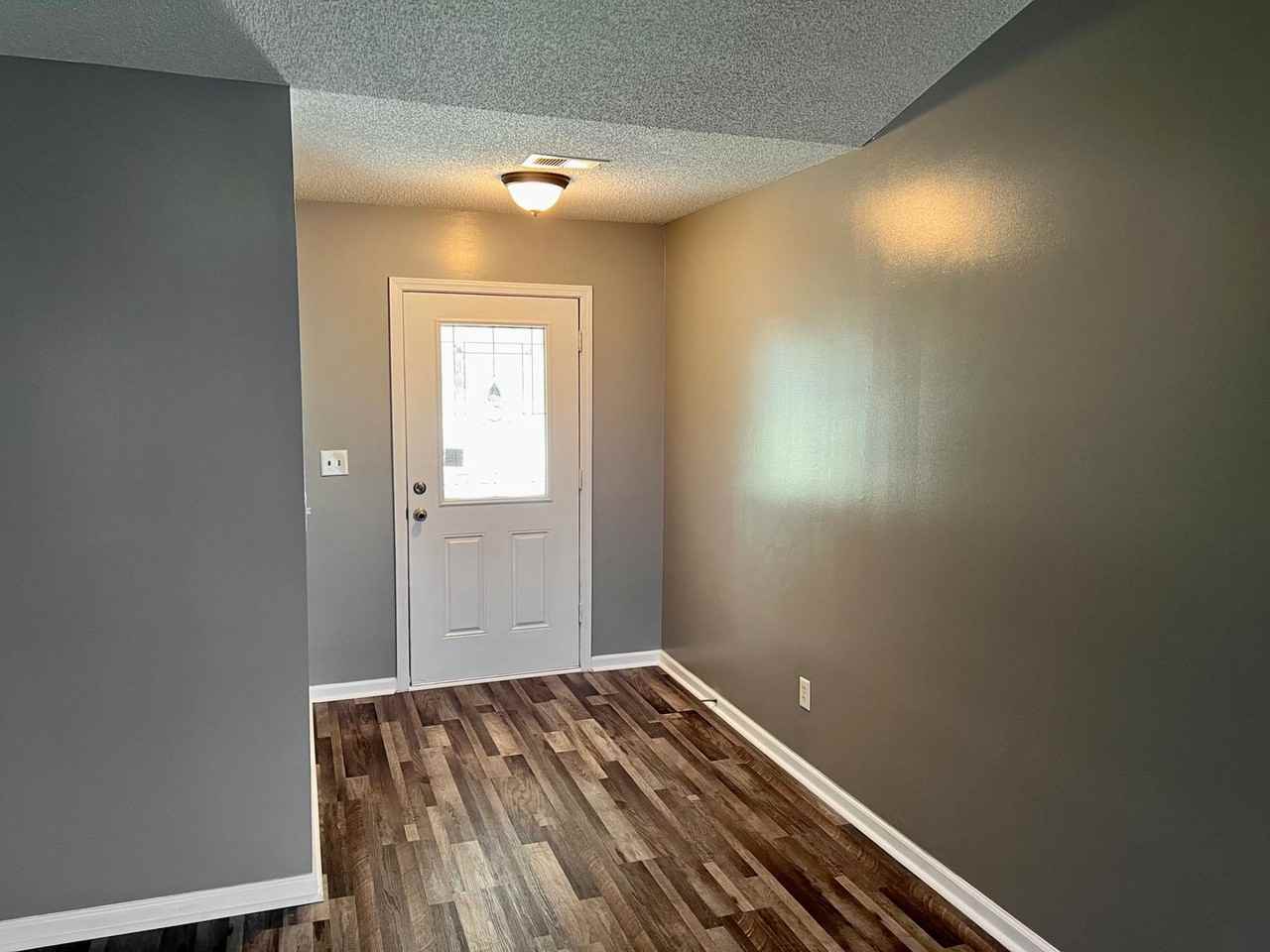 2404 Whitecliff Cv - Photo 2 of 24