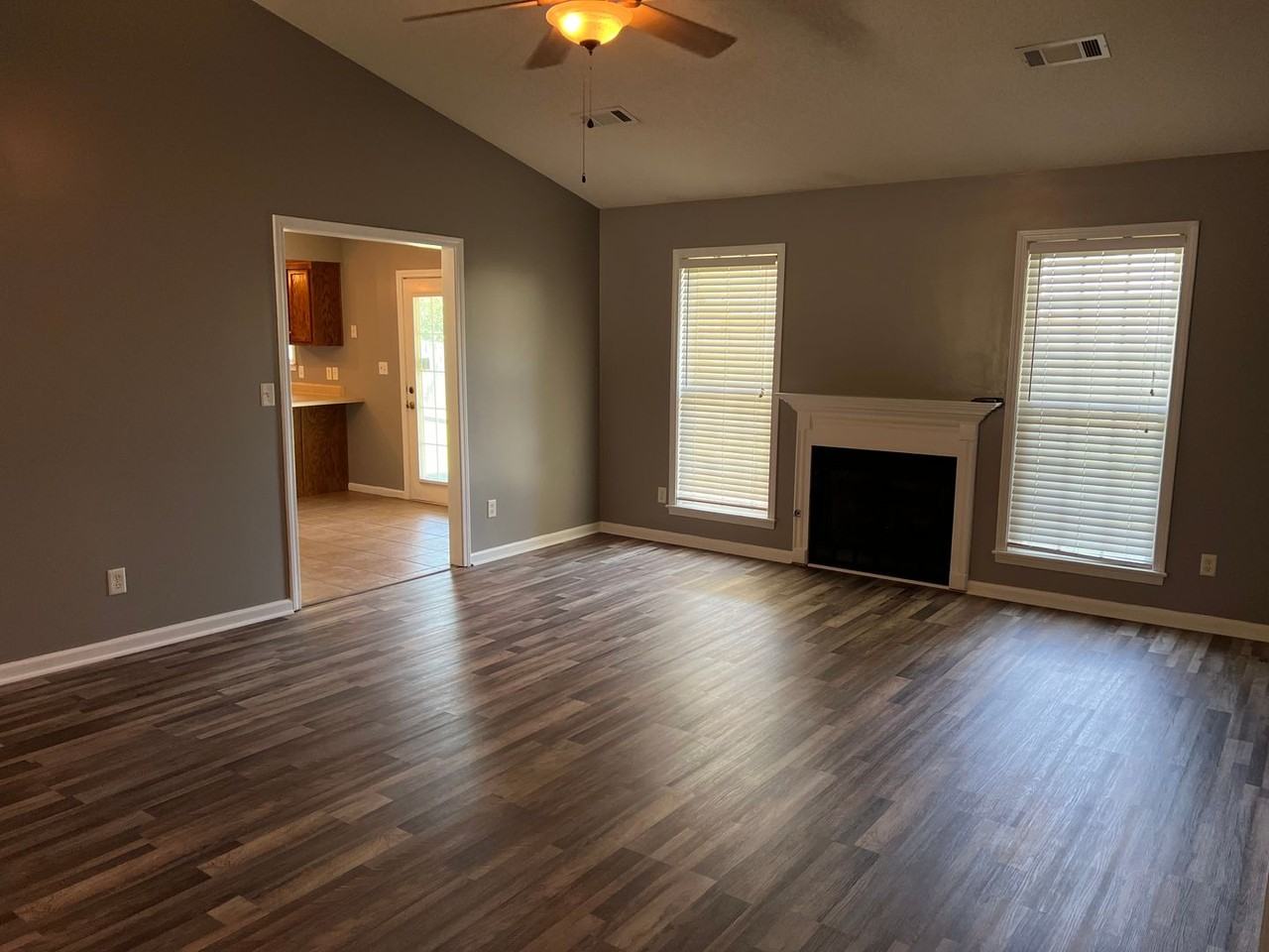 2404 Whitecliff Cv - Photo 4 of 24