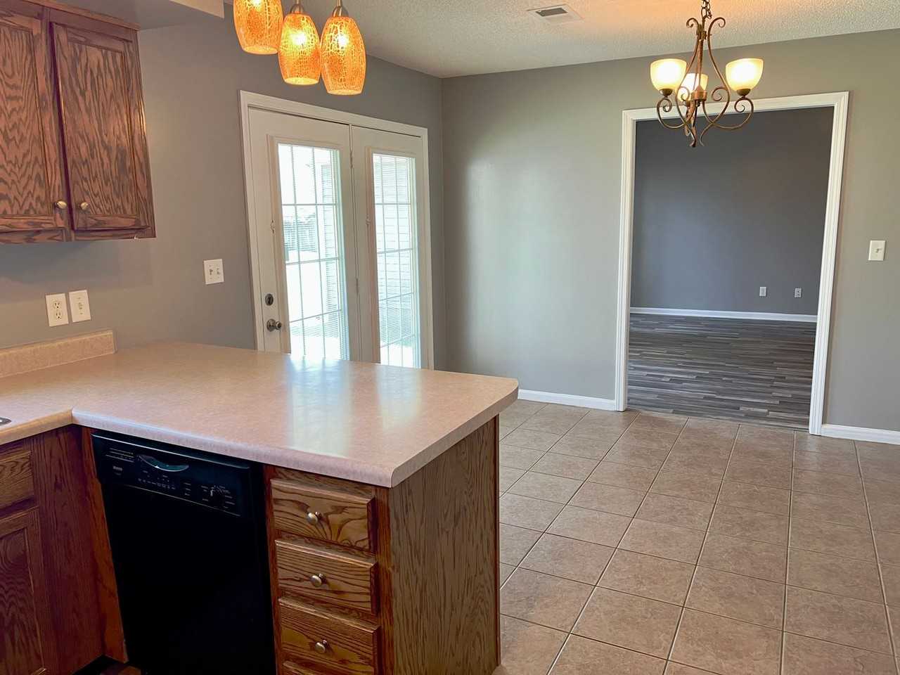 2404 Whitecliff Cv - Photo 7 of 24