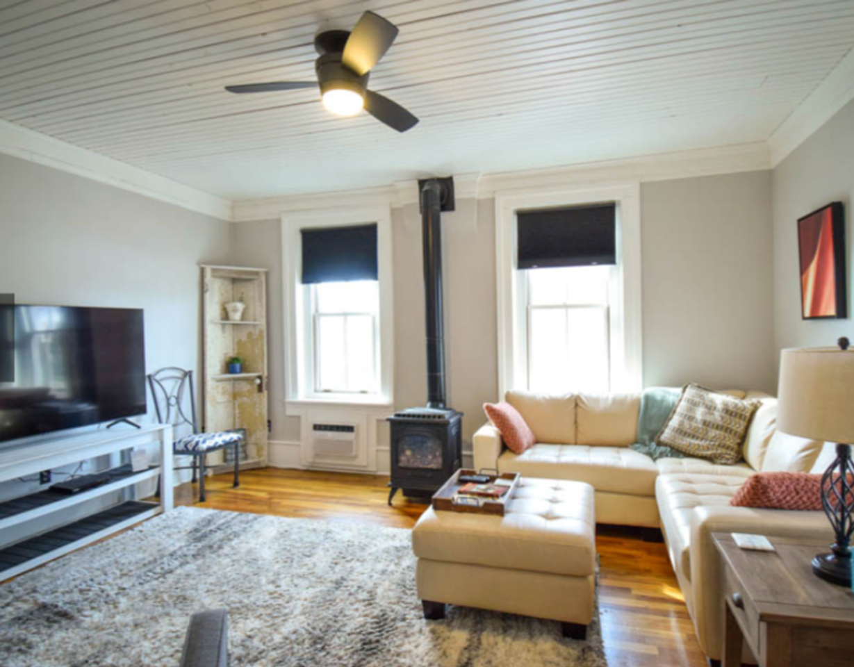 161 N Main St - Photo 3 of 19