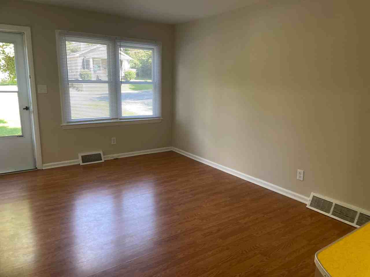 914 S Lindell Rd - Photo 3 of 10