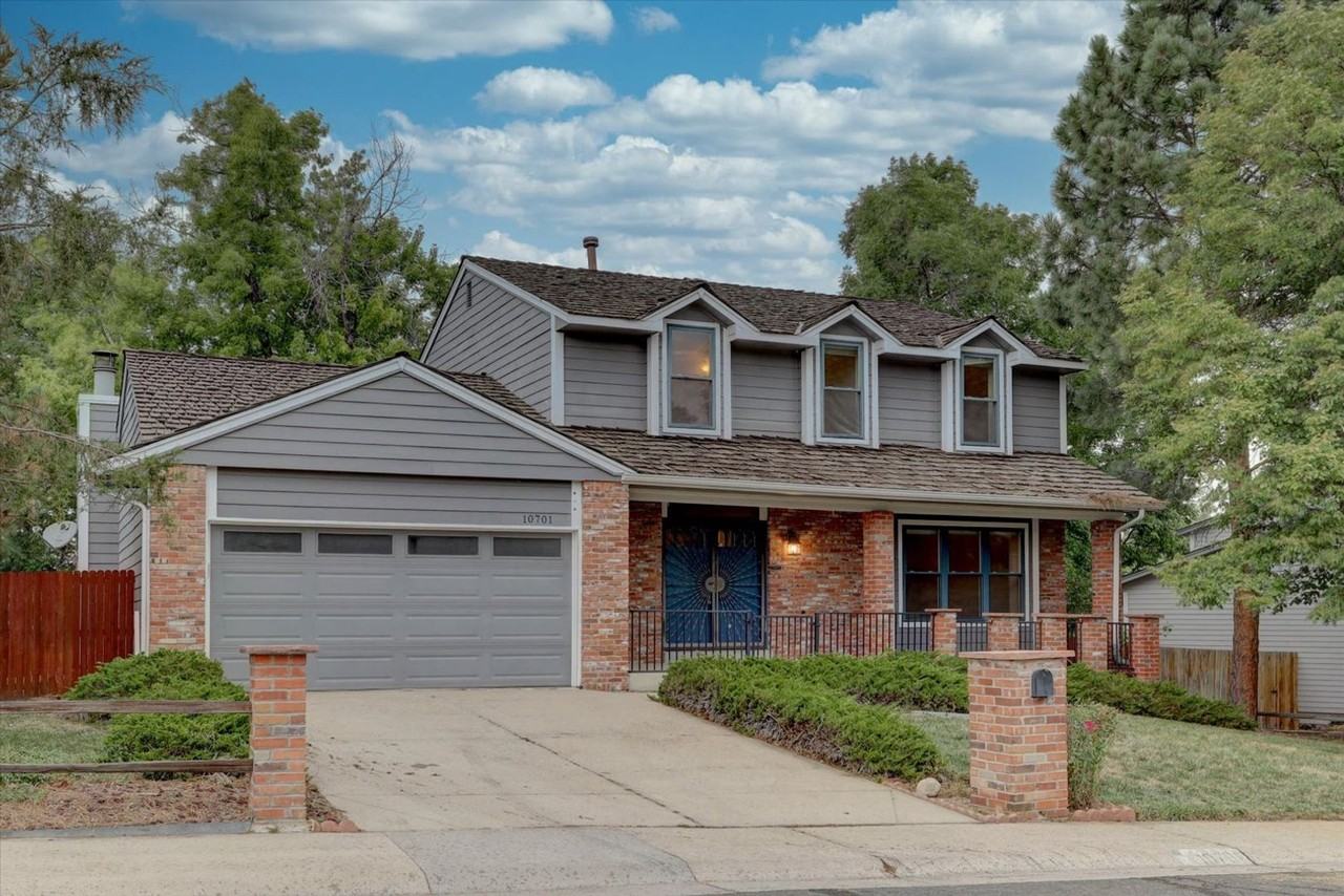 10701 Hobbit Ln - Photo 2 of 38