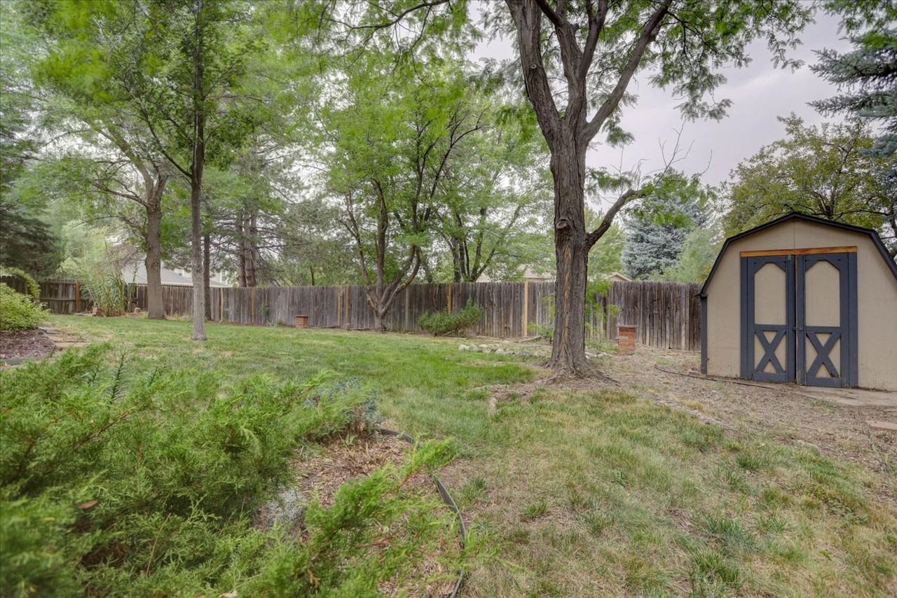 10701 Hobbit Ln - Photo 7 of 38