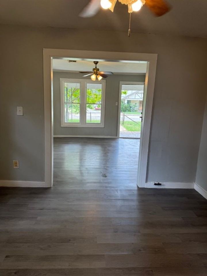 201 Northwest Santa Fe Avenue - Photo 2 of 12