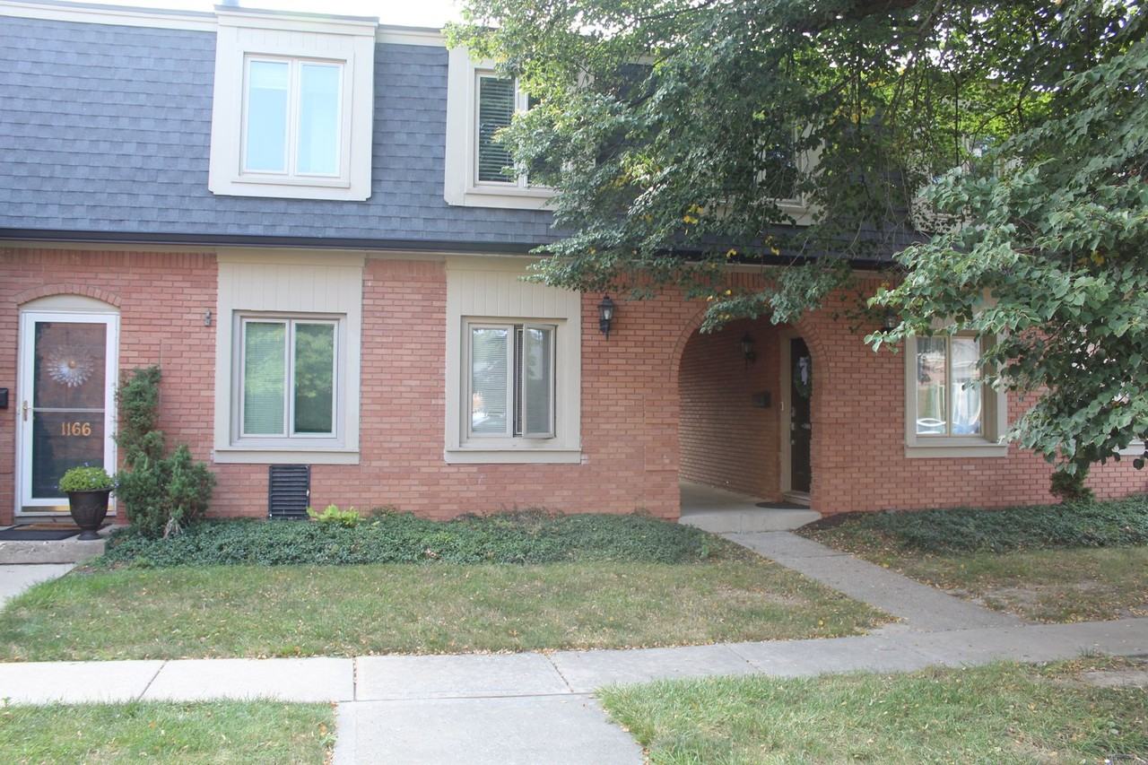 1160B Canterbury Ct - Photo 3 of 11