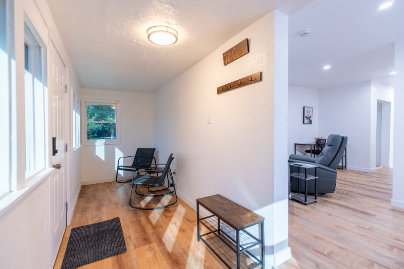 600 E 8th St - Photo 4 of 34