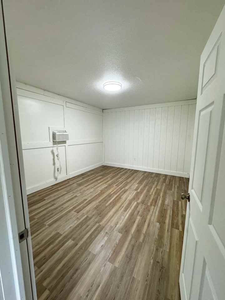 1029 Ulysses Ave Se #NA - Photo 7 of 15