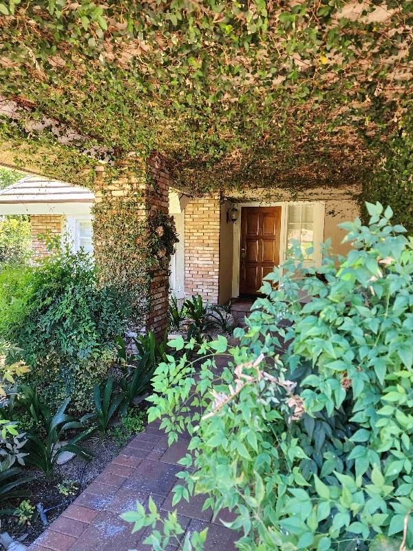 2579 Roadrunner Dr - Photo 2 of 20