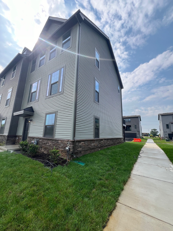 336 E Green St - Photo 2 of 20
