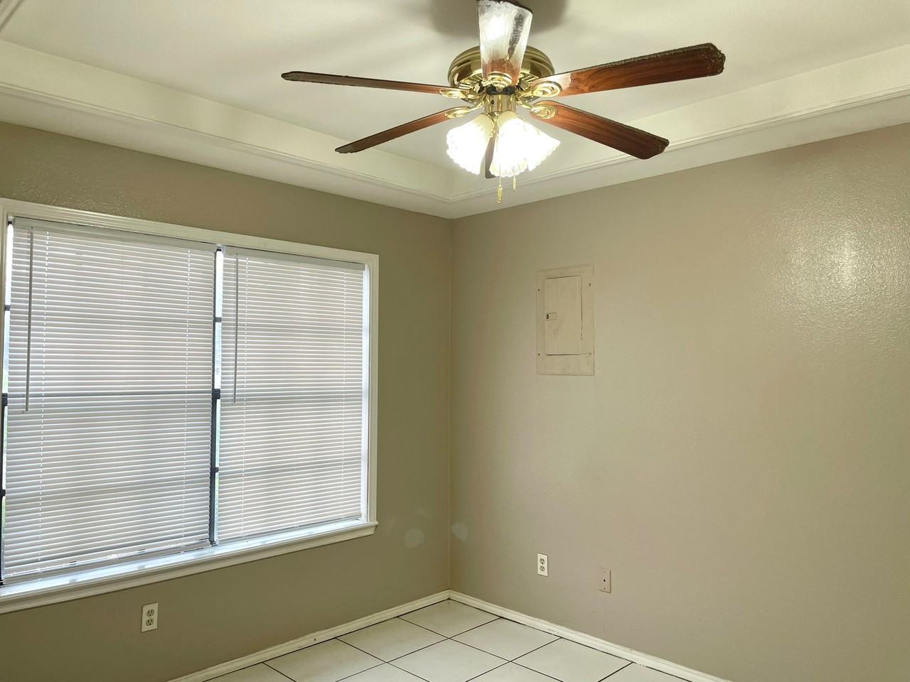 624 S Pleasantview Dr - Photo 2 of 7