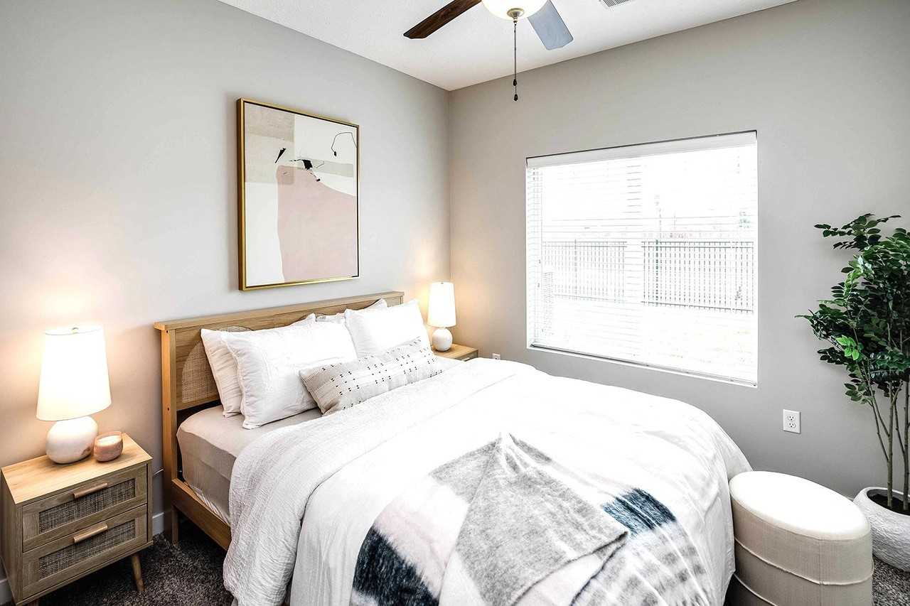 East Lake Flats - Photo 6 of 33